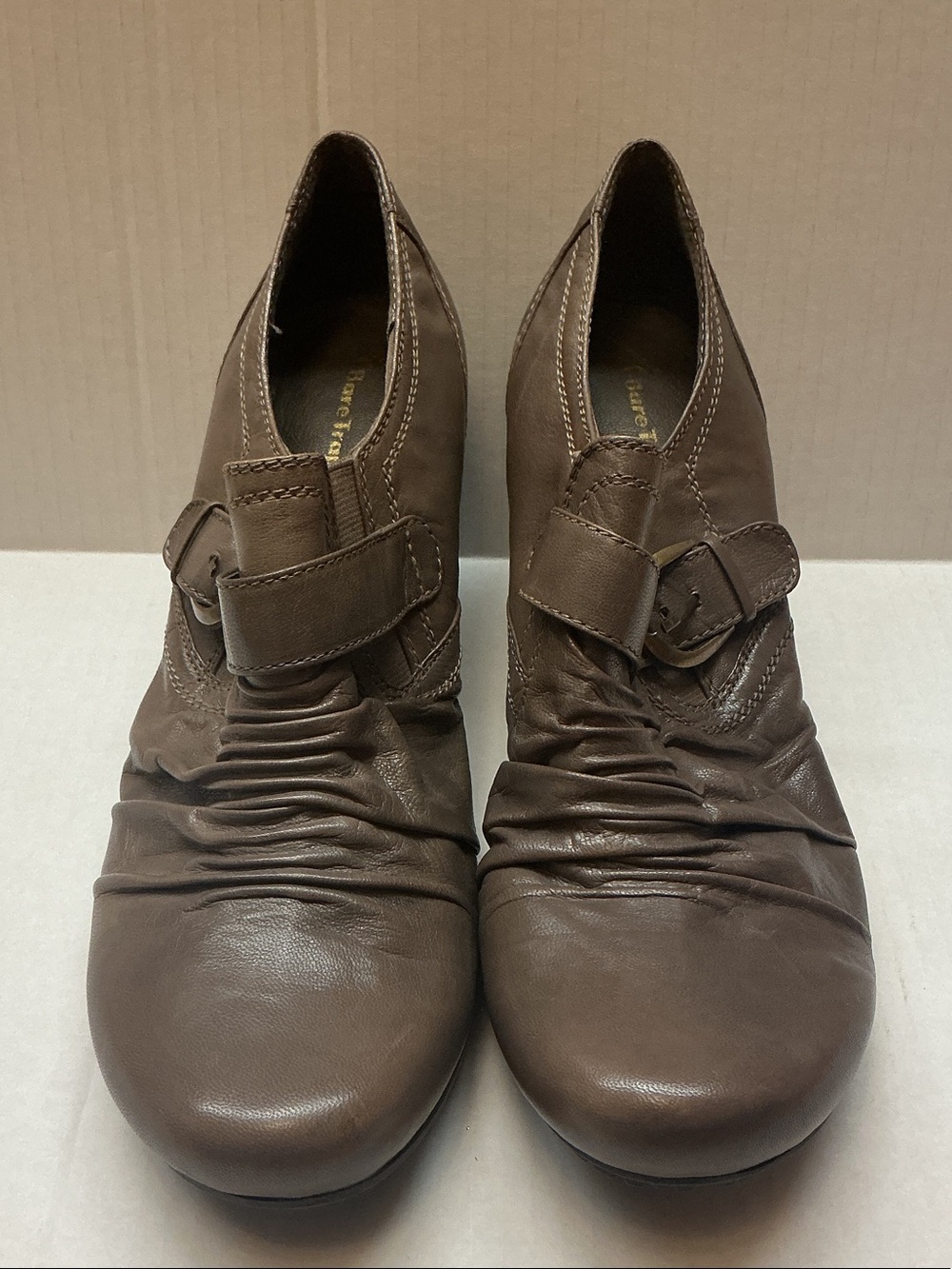 Women’s BareTraps Brown Leather Block Heel Size 11